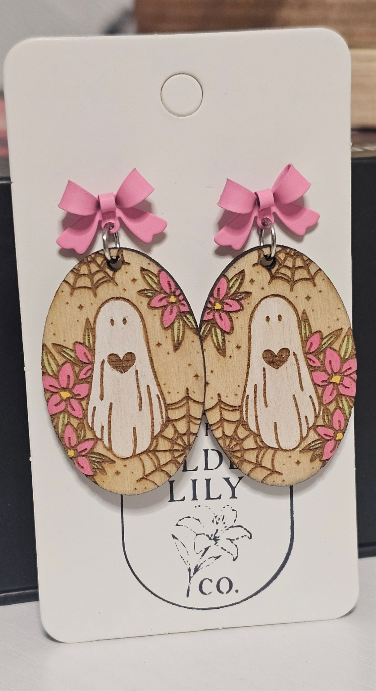 👻 Spooky Meets Sweet 🎀
Handmade Ghost & Floral Wooden Halloween Earrings
