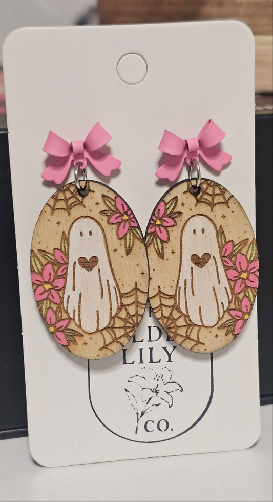 👻 Spooky Meets Sweet 🎀
Handmade Ghost & Floral Wooden Halloween Earrings
