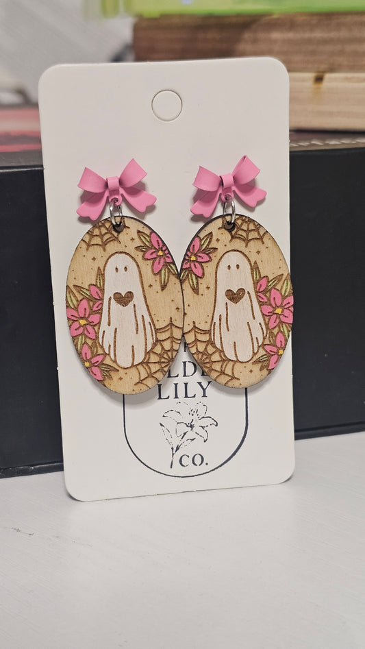 👻 Spooky Meets Sweet 🎀
Handmade Ghost & Floral Wooden Halloween Earrings